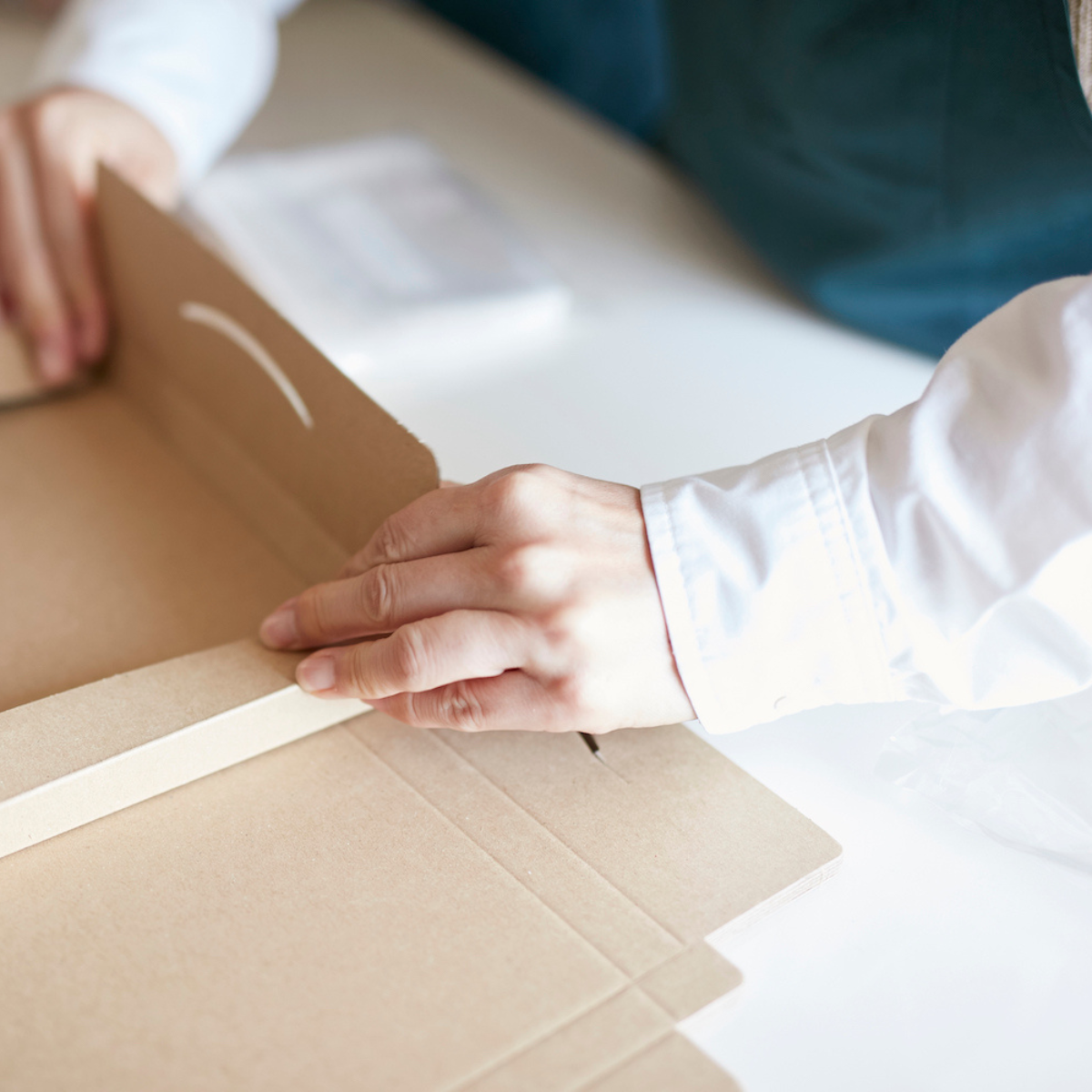 商品は翌日に届きません。私たちが「発送の速さ」より「人」を大切にしている理由